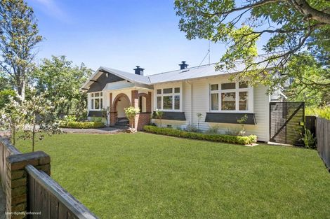 Photo of property in 27 Stanley Avenue, Palmerston North, 4414