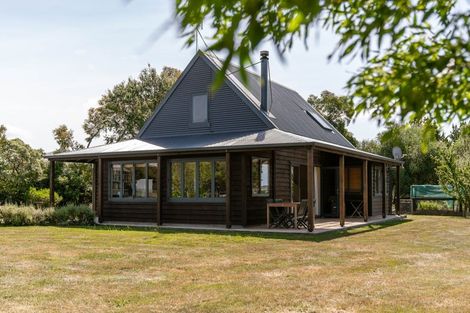 Photo of property in 8 Hawkins Drive, Martinborough, 5711