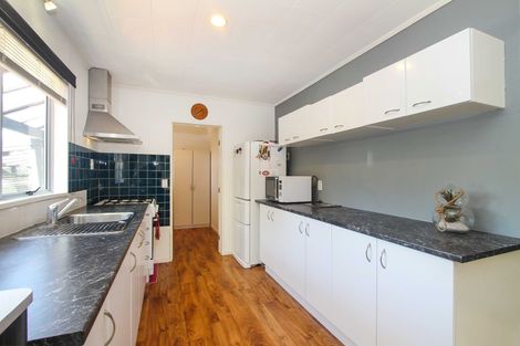 Photo of property in 1/18 Teviot Place, Totara Vale, Auckland, 0629