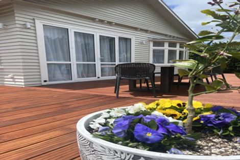 Photo of property in 1 George Hawkins Way, Martinborough, 5711