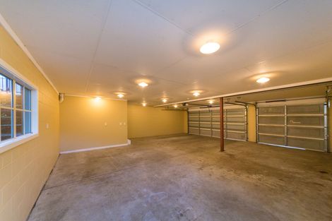 Photo of property in 11 The Oaks, Awapuni, Palmerston North, 4412