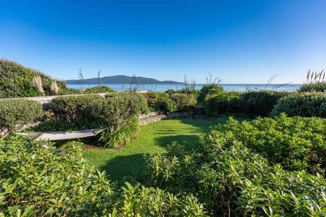 Photo of property in 17 Oratia Street, Waikanae Beach, Waikanae, 5036