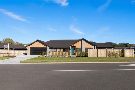 Photo of property in 1 Erlam Place, Matipo Heights, Rotorua, 3015