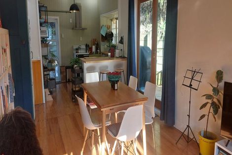 Photo of property in 75 Severn Street, Island Bay, Wellington, 6023