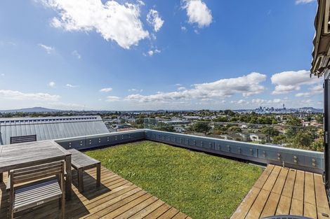 Photo of property in 58c Potter Avenue, Northcote, Auckland, 0627