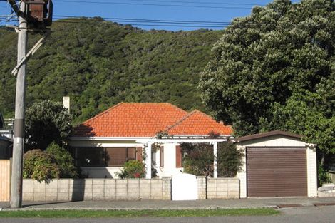 Photo of property in 27 Tuatoru Street, Eastbourne, Lower Hutt, 5013