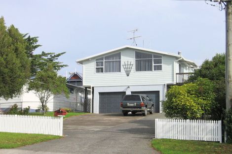 Photo of property in 81 Red Beach Road, Red Beach, 0932