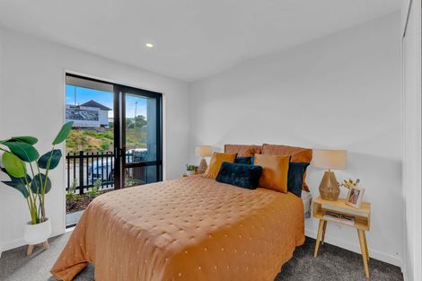 Photo of property in 8 Monstedt Terrace, Windsor Park, Auckland, 0632