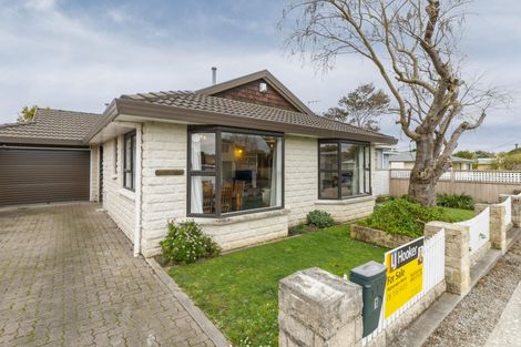 Photo of property in 1 Wincanton Place, Awapuni, Palmerston North, 4412