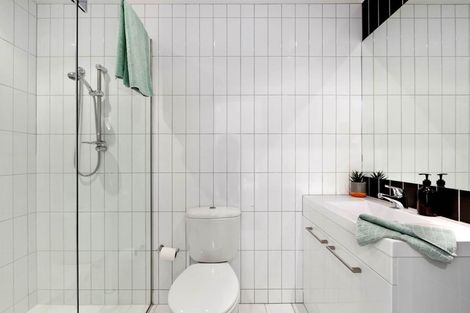 Photo of property in 70 Rising Parade, Fairview Heights, Auckland, 0632