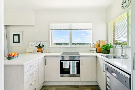 Photo of property in 2/23 Seaview Road, Glenfield, Auckland, 0629