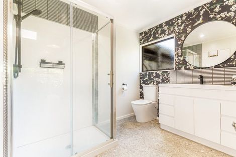 Photo of property in 2/8 Gregg Place, Sunnyvale, Auckland, 0612