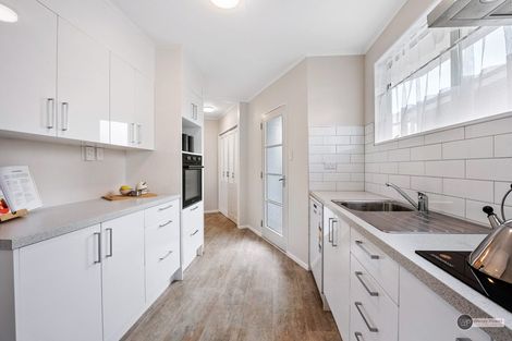 Photo of property in 6 Omaha Grove, Totara Park, Upper Hutt, 5018