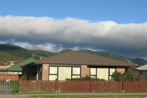 Photo of property in 52 Arawhata Road, Paraparaumu, 5032