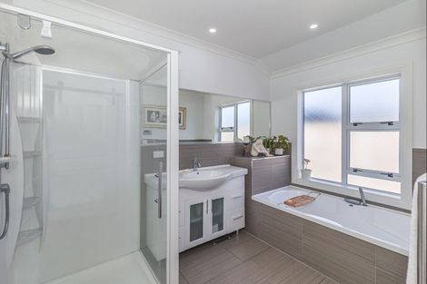 Photo of property in 15 Okarito Avenue, Levin, 5510