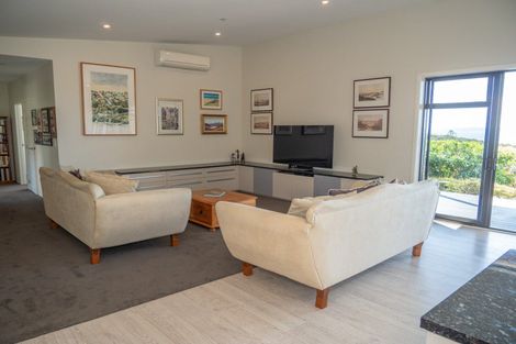 Photo of property in 6 Sunrise Place, Cable Bay, 0420