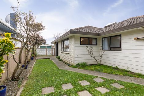 Photo of property in 1 Wincanton Place, Awapuni, Palmerston North, 4412