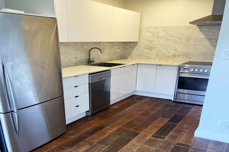 Photo of property in 4/8 Governor Road, Northland, Wellington, 6012