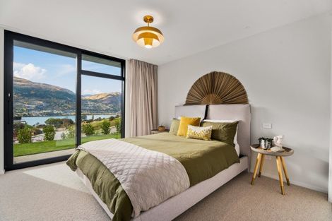 Photo of property in 11 Red Deer Rise, Kelvin Heights, Queenstown, 9300