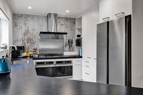 Photo of property in 4 Douglas Street, Hawera, 4610