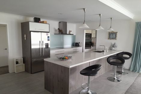 Photo of property in 20 Roseberry Place, Whitianga, 3510