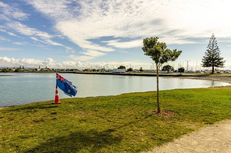 Photo of property in 203/7 Humber Street, Pandora, Napier, 4110