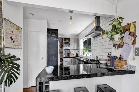 Photo of property in 23 Prudence Place, Oakura, 4314