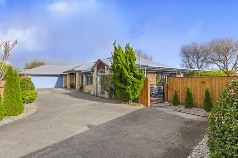 Photo of property in 41 Holcombe Drive, Paraparaumu, 5032