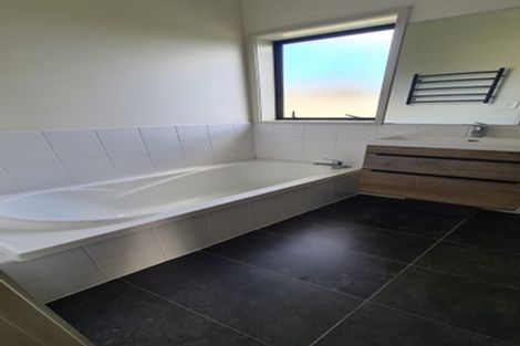 Photo of property in 12 Barnea Circle, Glen Eden, Auckland, 0602