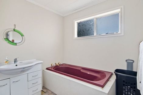 Photo of property in 96 Middlepark Road, Sockburn, Christchurch, 8042