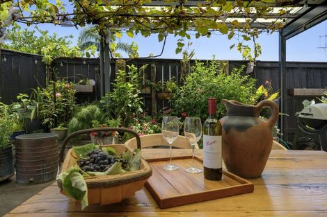 Photo of property in 22 Hansard Place, Bethlehem, Tauranga, 3110