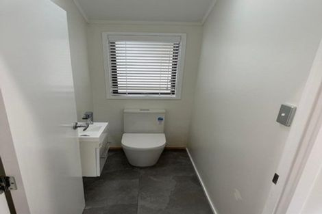 Photo of property in 2/6 Clare Place, Glenfield, Auckland, 0629