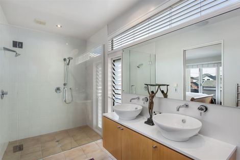 Photo of property in 10 Strowan Road, Strowan, Christchurch, 8052