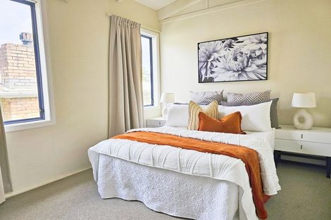 Photo of property in 1/52 Beulah Avenue, Rothesay Bay, Auckland, 0630