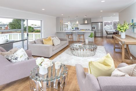 Photo of property in 65 Meadway, Sunnyhills, Auckland, 2010