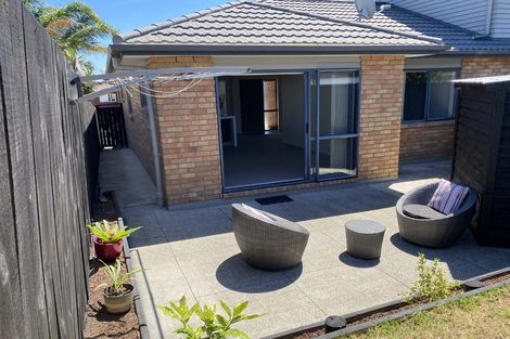 Photo of property in 65 Rising Parade, Fairview Heights, Auckland, 0632