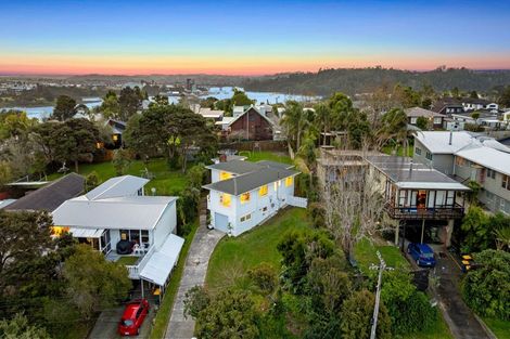 Photo of property in 37 Neptune Avenue, Beach Haven, Auckland, 0626