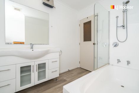 Photo of property in 165 Macandrew Road, South Dunedin, Dunedin, 9012