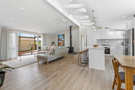 Photo of property in 17 Rheingold Place, Huapai, Kumeu, 0810