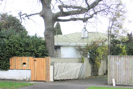 Photo of property in 120 Pahiatua Street, Hokowhitu, Palmerston North, 4410