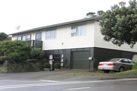 Photo of property in 22 Fitzpatrick Street, Newlands, Wellington, 6037