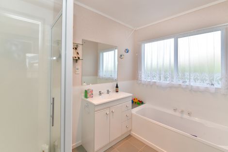 Photo of property in 1 Lakeside Drive, Orewa, 0931