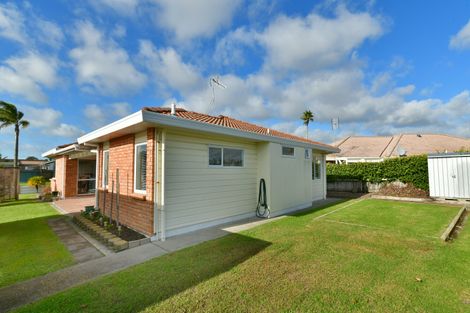 Photo of property in 1 Lakeside Drive, Orewa, 0931