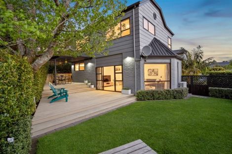 Photo of property in 1/16 Manutara Avenue, Forrest Hill, Auckland, 0620