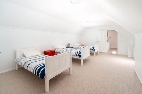 Photo of property in 5 Lavinia Grove, Waikanae Beach, Waikanae, 5036