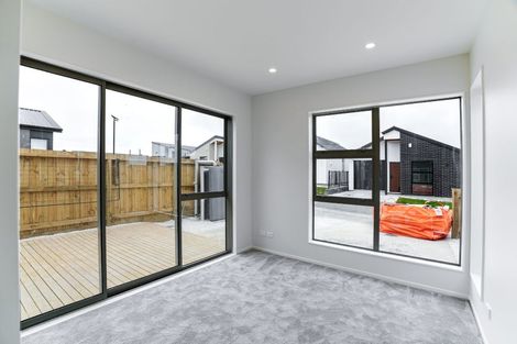Photo of property in 10 Taiororua Avenue, Massey, Auckland, 0614