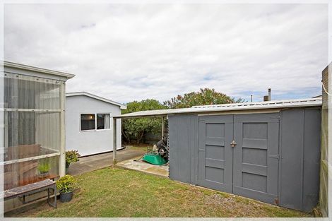 Photo of property in 6 Watchorn Place, Foxton Beach, Foxton, 4815