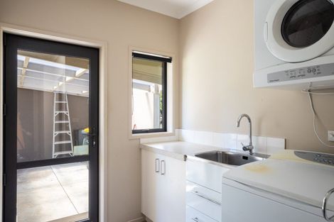 Photo of property in 59 Lismore Street, Merrilands, New Plymouth, 4312