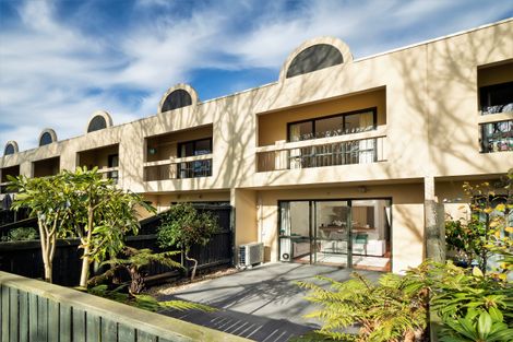 Photo of property in 2/17 Devon Street, Sydenham, Christchurch, 8023