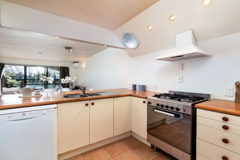 Photo of property in 2/17 Devon Street, Sydenham, Christchurch, 8023